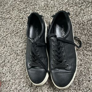 J/SLIDES Men's Black and White Sneakers